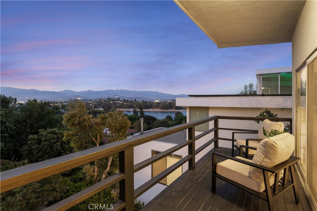 2054 Kenilworth Property Photo 1