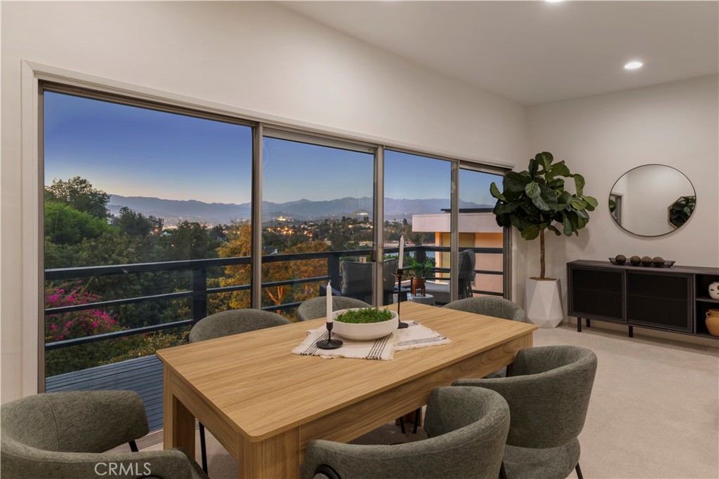2054 Kenilworth Property Photo 2