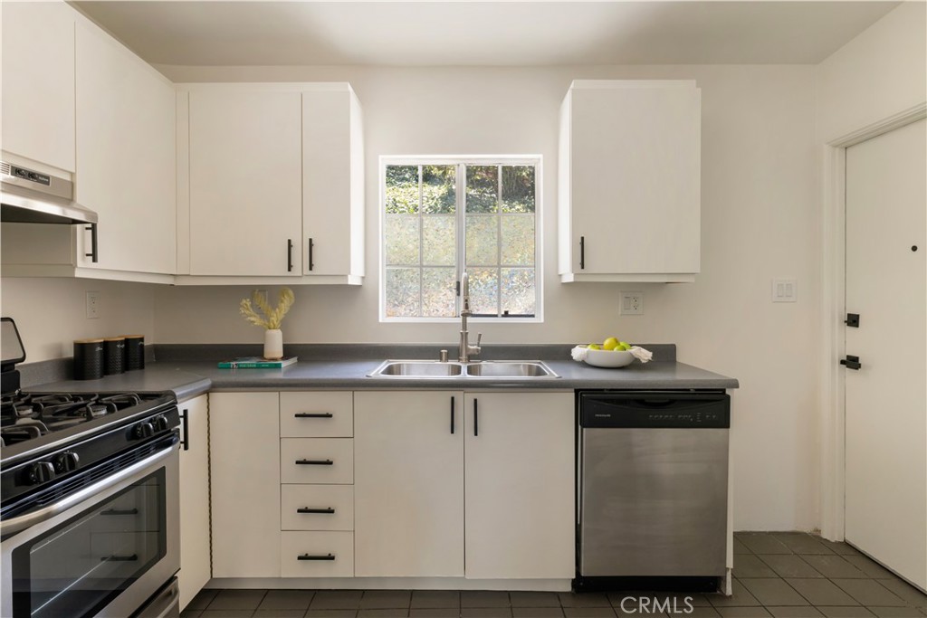 2054 Kenilworth Property Photo 12