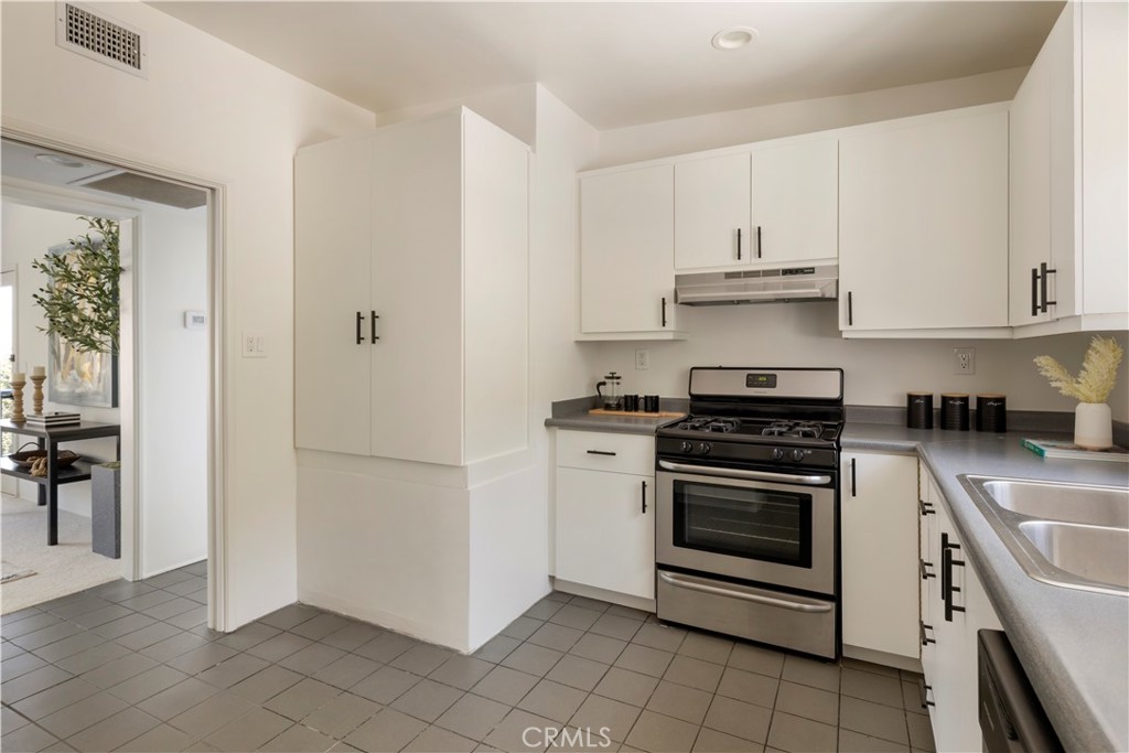 2054 Kenilworth Property Photo 13