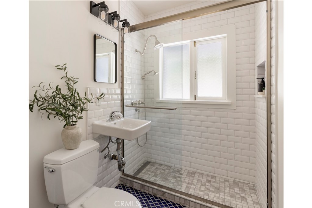 2054 Kenilworth Property Photo 16