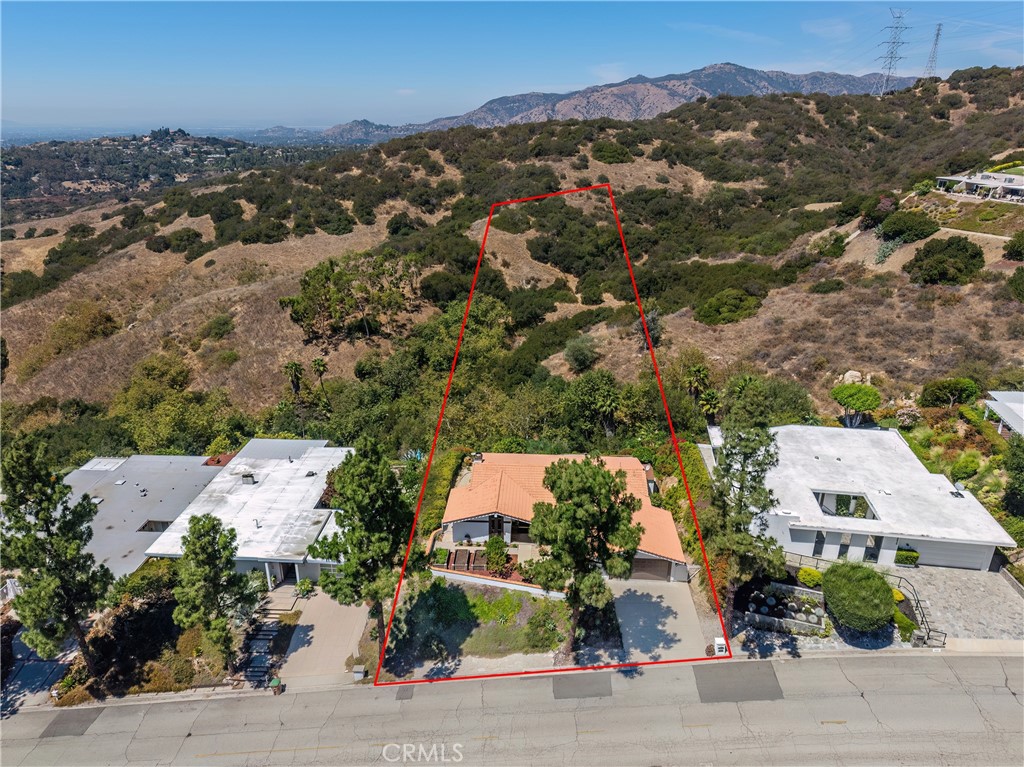 2817 N Mountain Avenue Property Photo 3