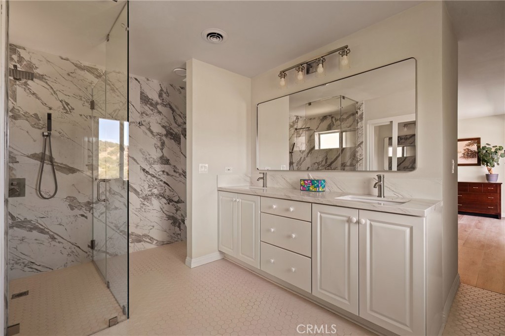 2817 N Mountain Avenue Property Photo 21