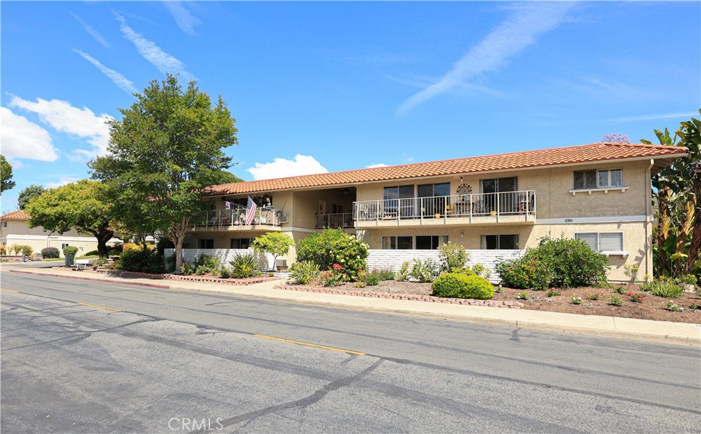 2191 Via Mariposa E B Property Photo 5