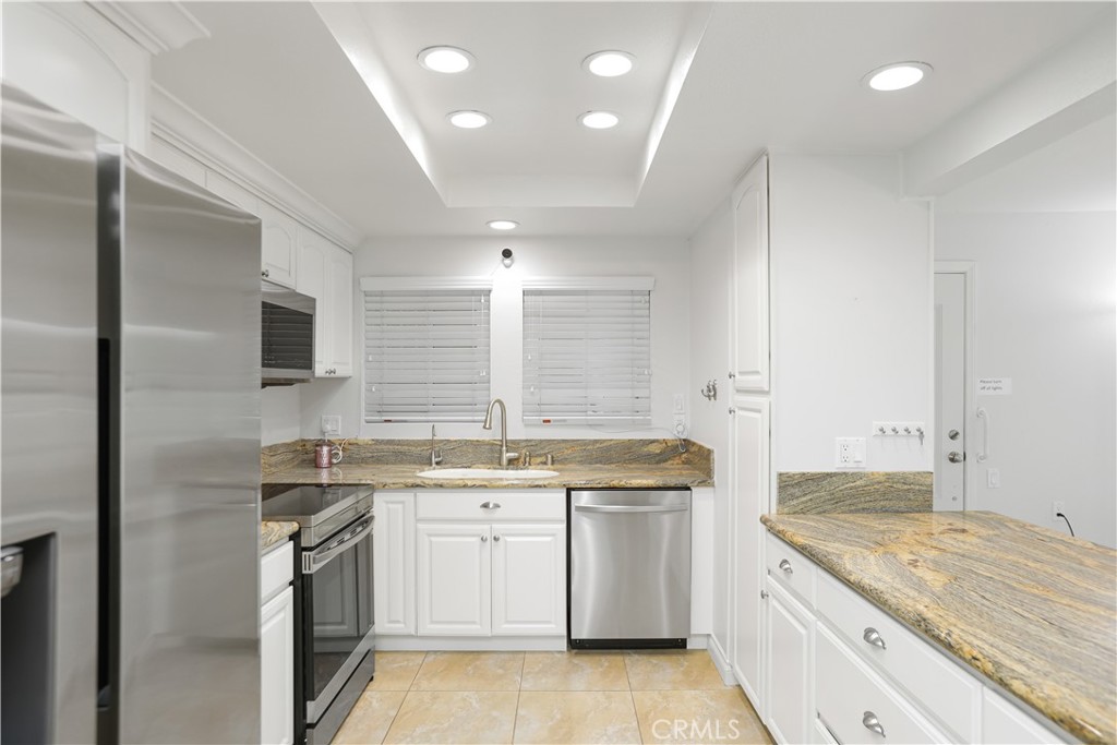2191 Via Mariposa E B Property Photo 9