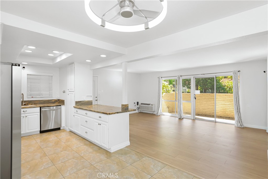 2191 Via Mariposa E B Property Photo 10