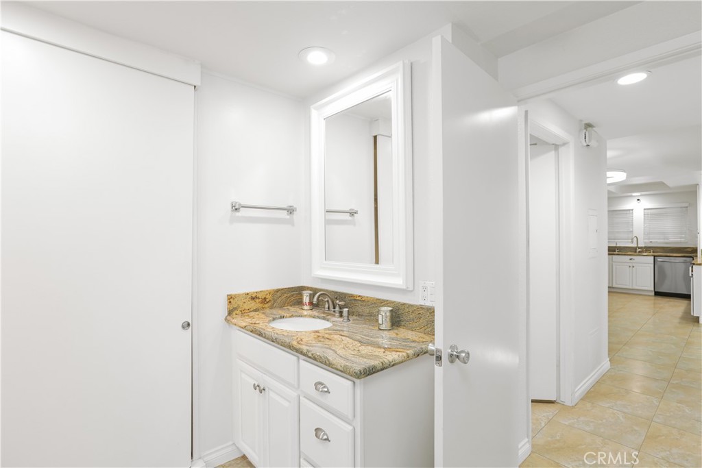 2191 Via Mariposa E B Property Photo 22