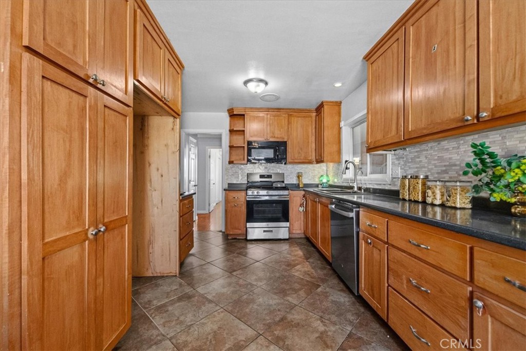 1330 Bush Street Property Photo 13