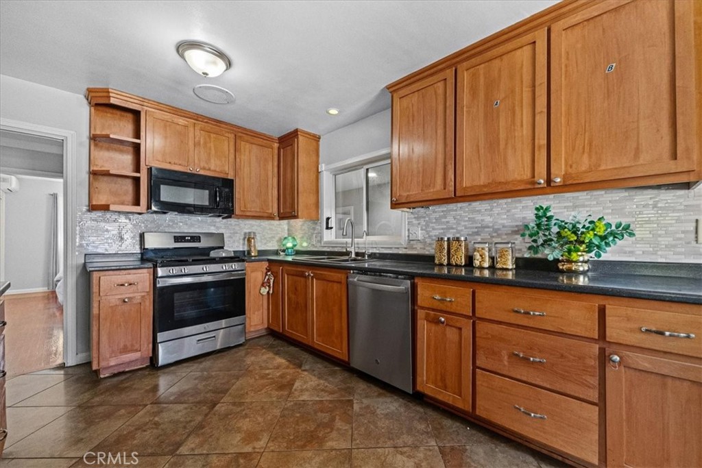 1330 Bush Street Property Photo 14