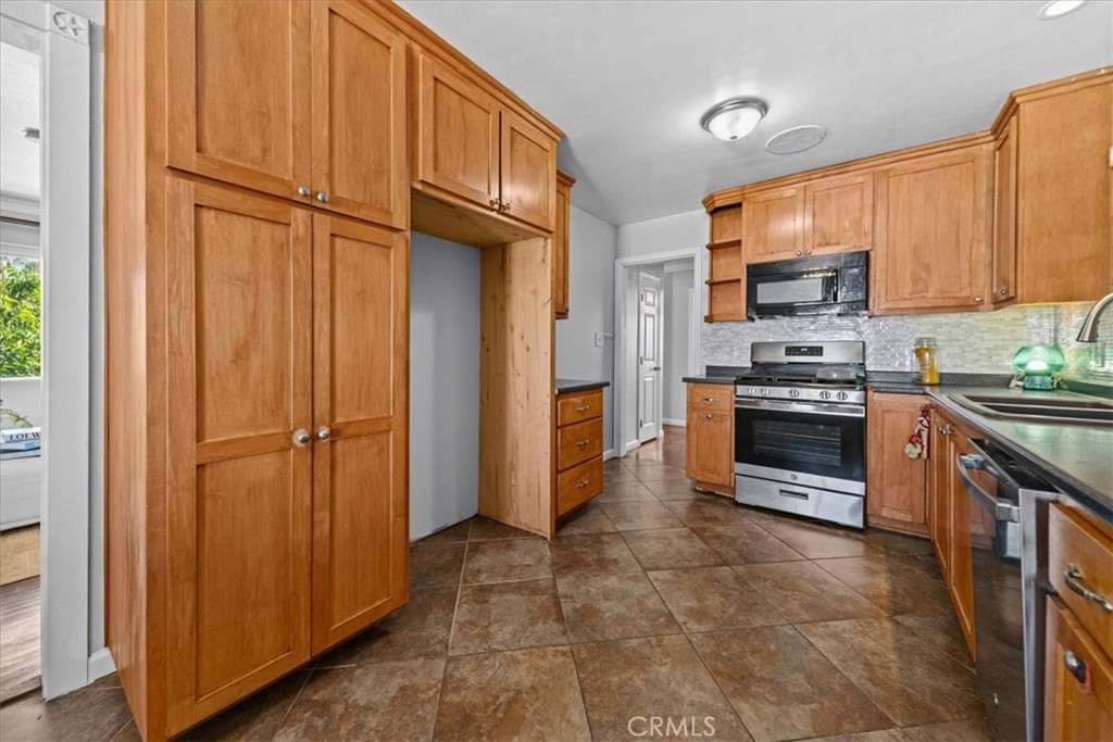 1330 Bush Street Property Photo 15