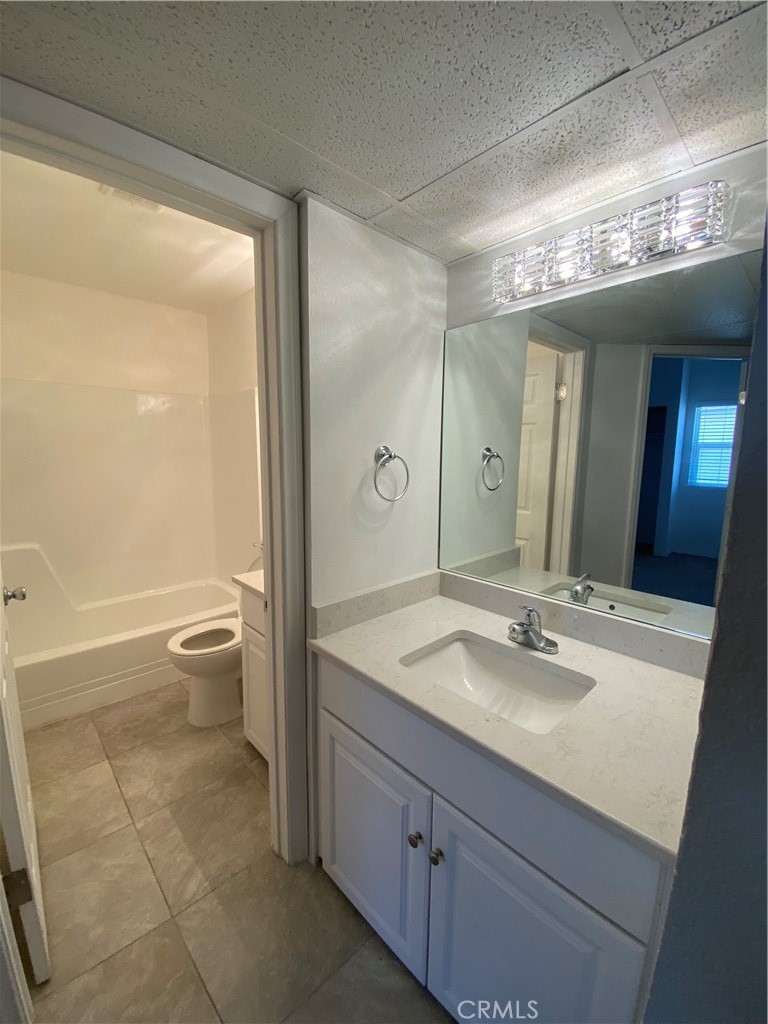 7651 Reseda Blv 5t Property Photo 17