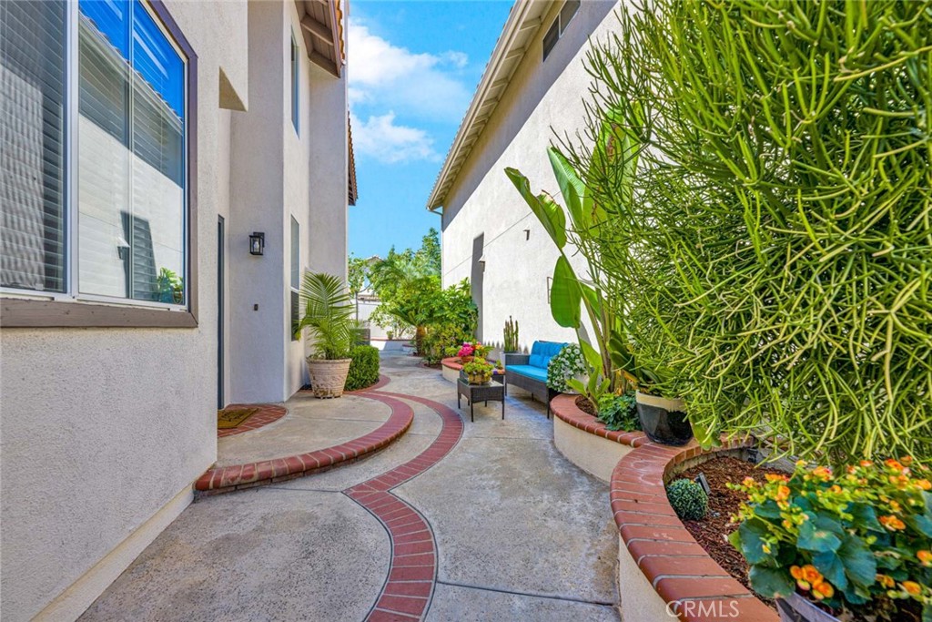 7 Via Encanto Property Photo 3