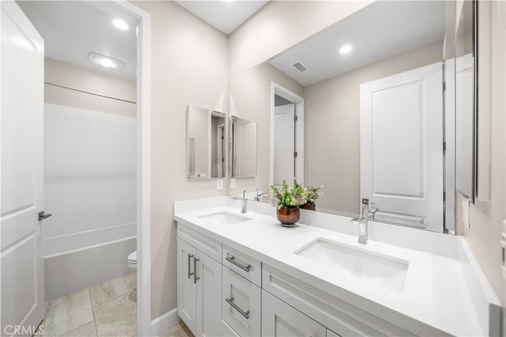 52 English Saddle Property Photo 42