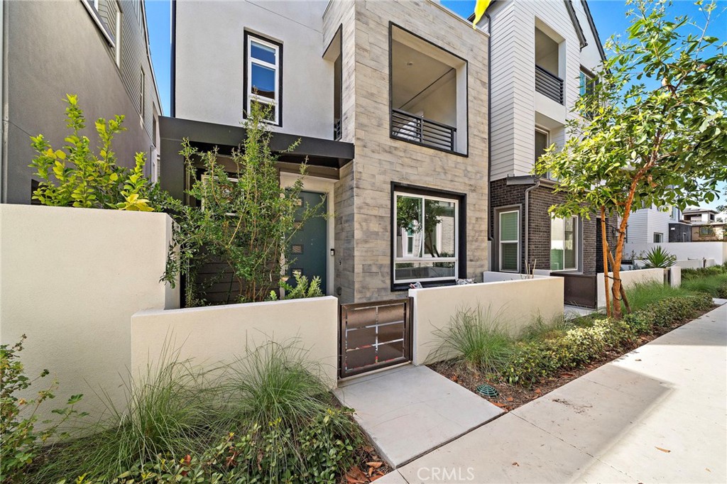 230 Abacus Property Photo 2
