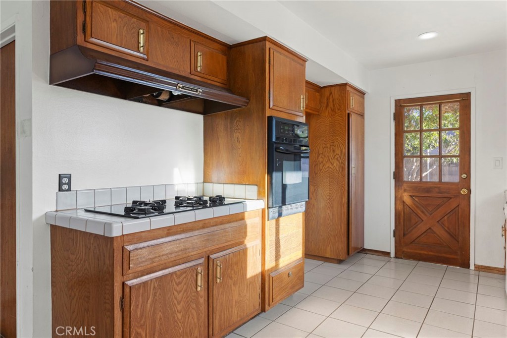 16451 Rhone Property Photo 5