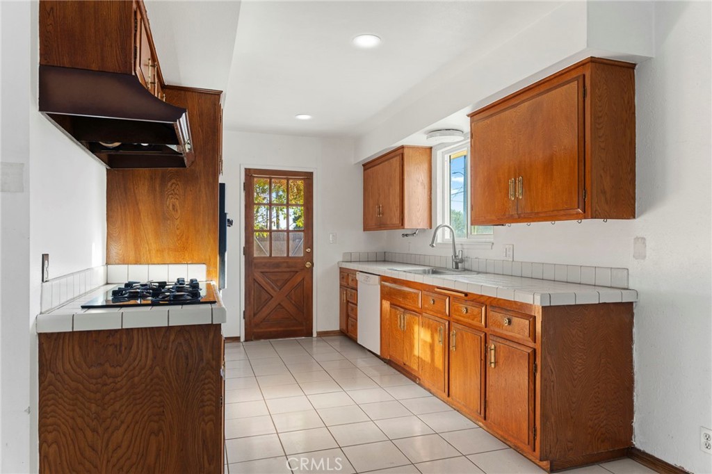 16451 Rhone Property Photo 6