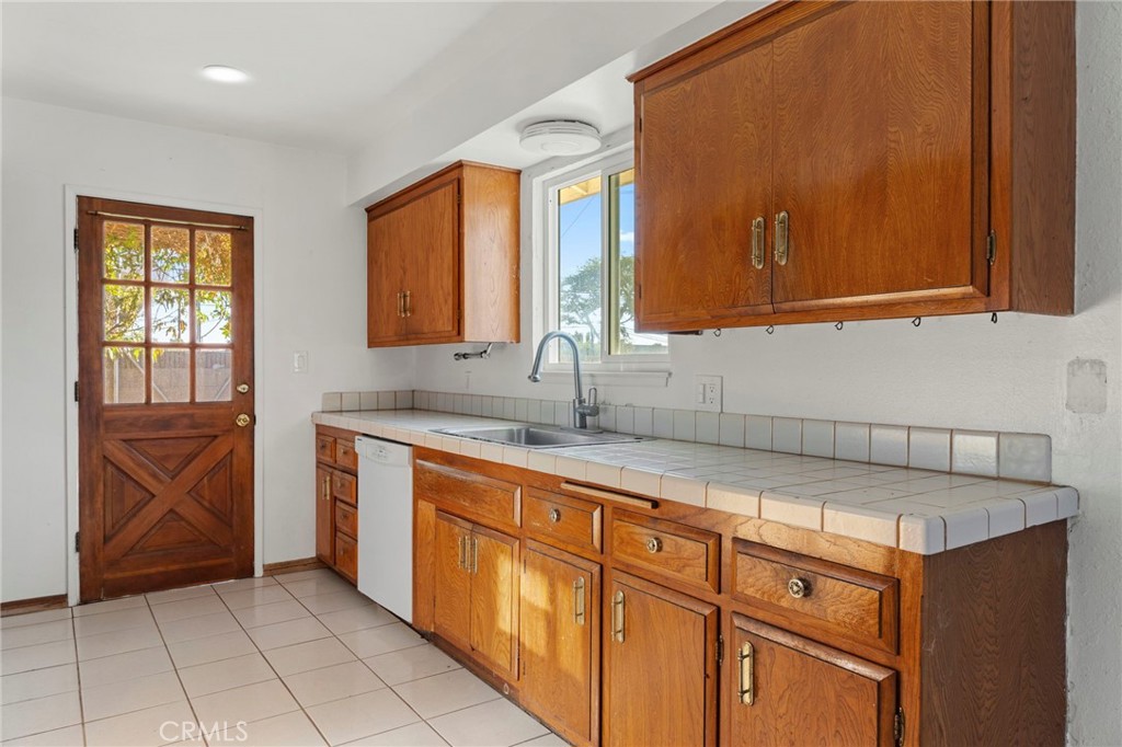 16451 Rhone Property Photo 7