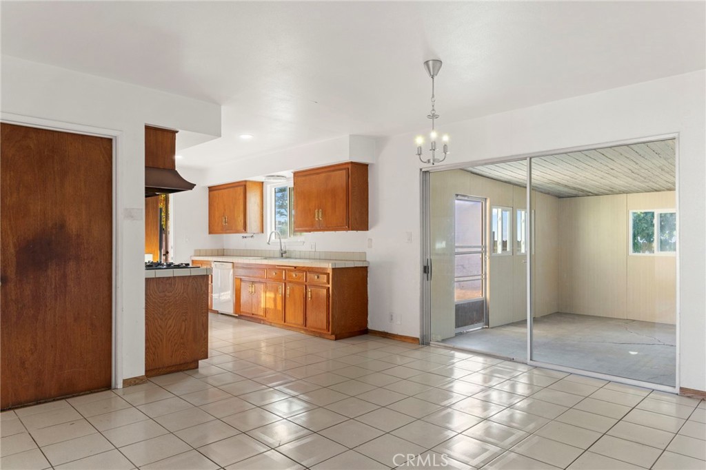 16451 Rhone Property Photo 8