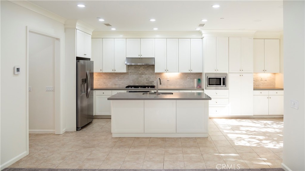 188 Crescent Moon Property Photo 4