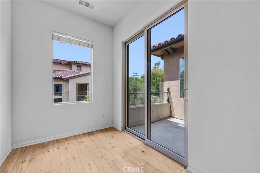 125 Neptune Property Photo 6