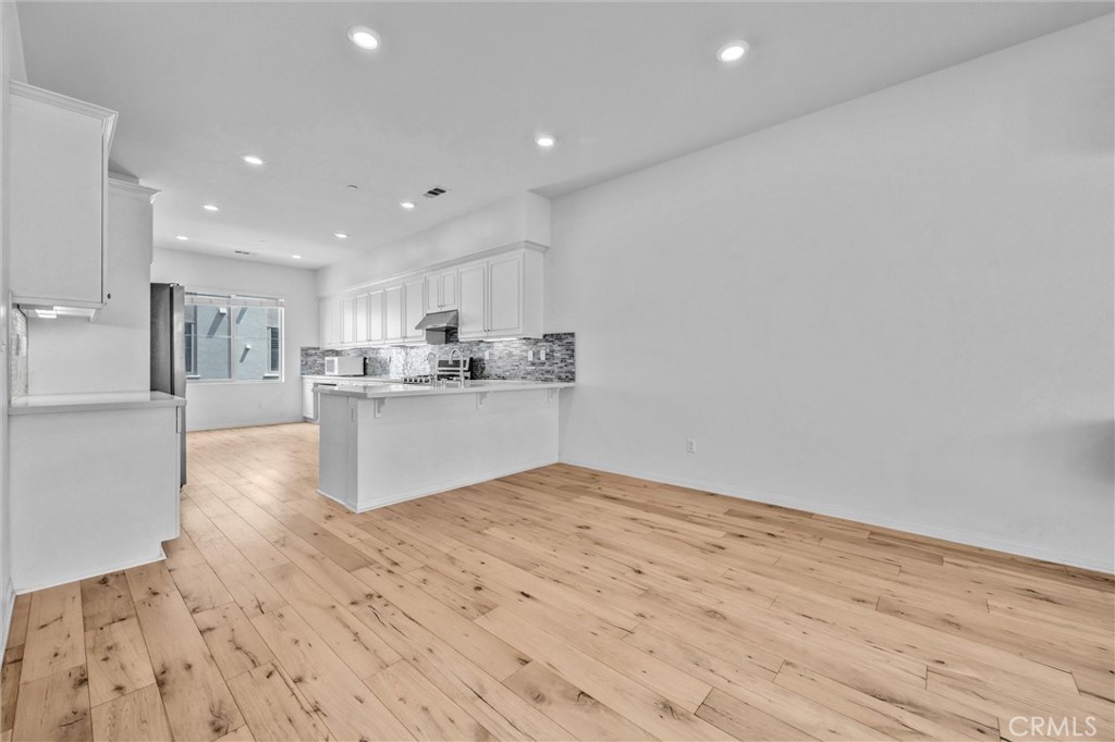 125 Neptune Property Photo 8