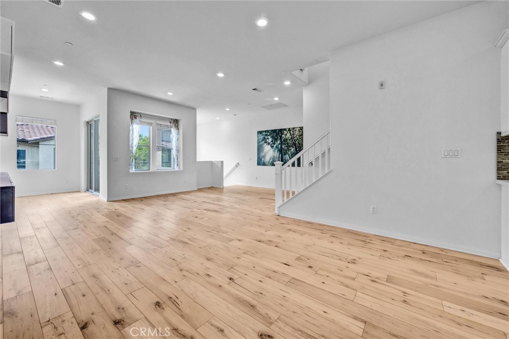125 Neptune Property Photo 9