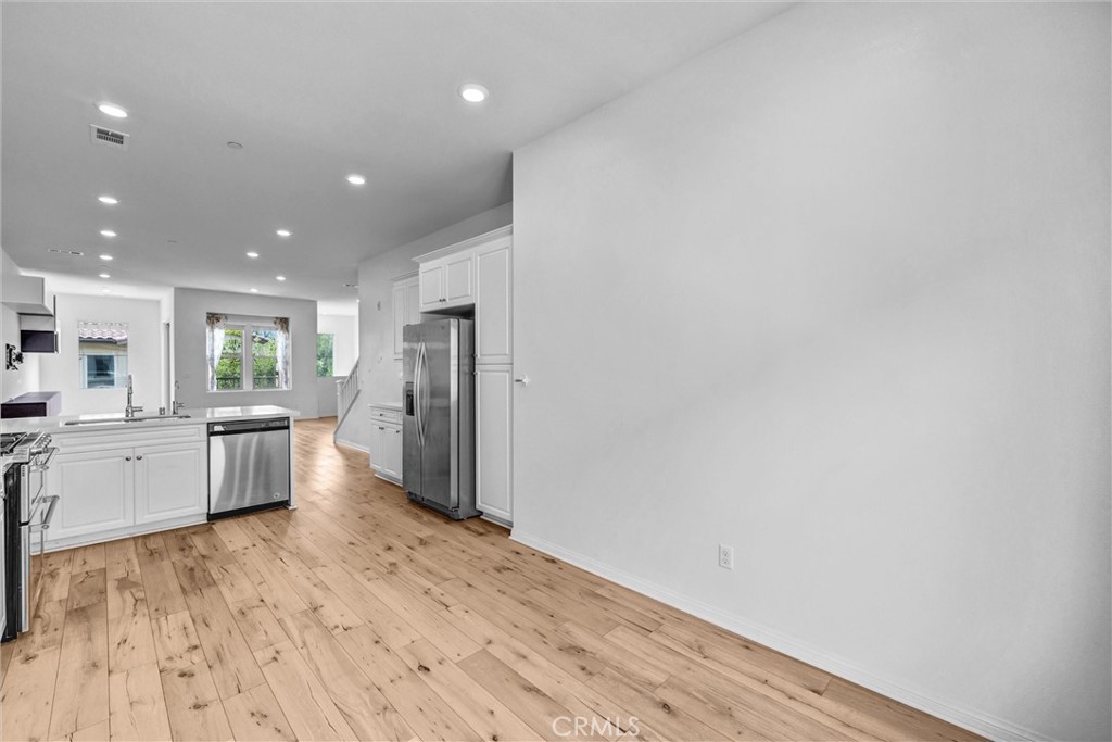 125 Neptune Property Photo 14