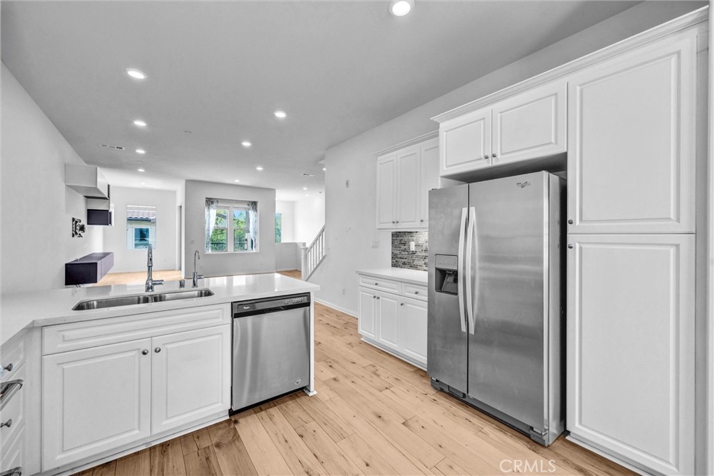 125 Neptune Property Photo 15