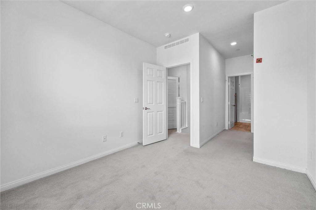 125 Neptune Property Photo 18