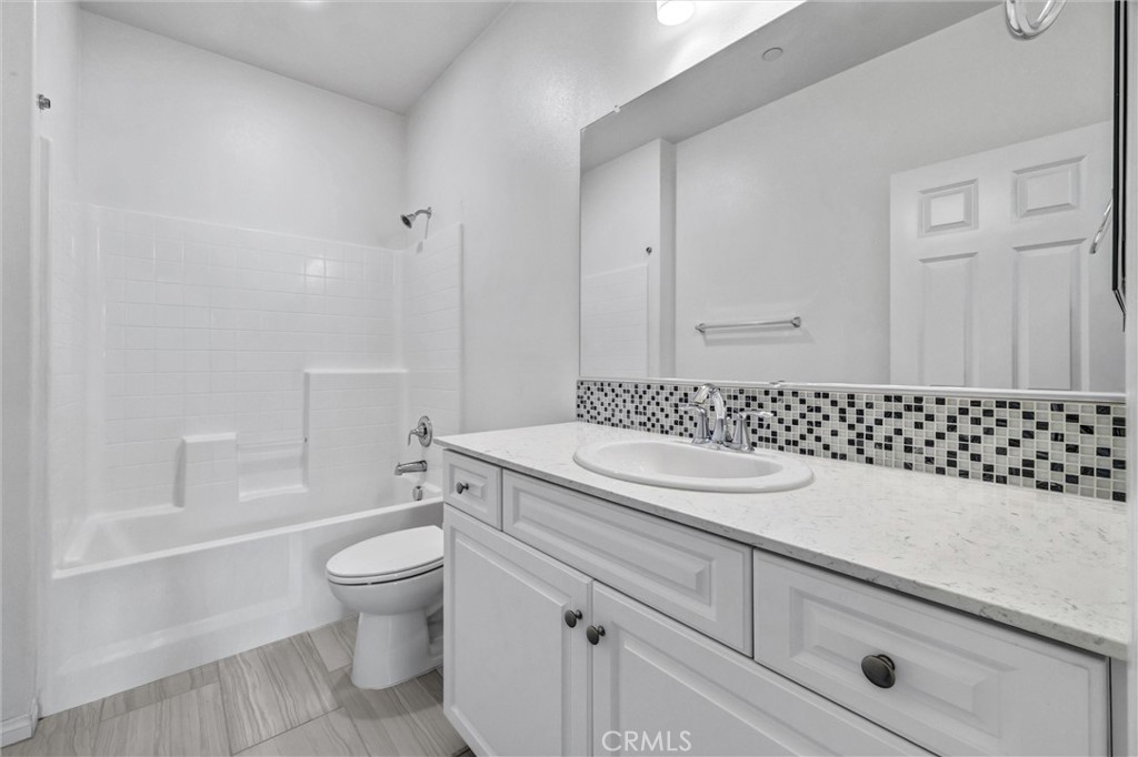125 Neptune Property Photo 27
