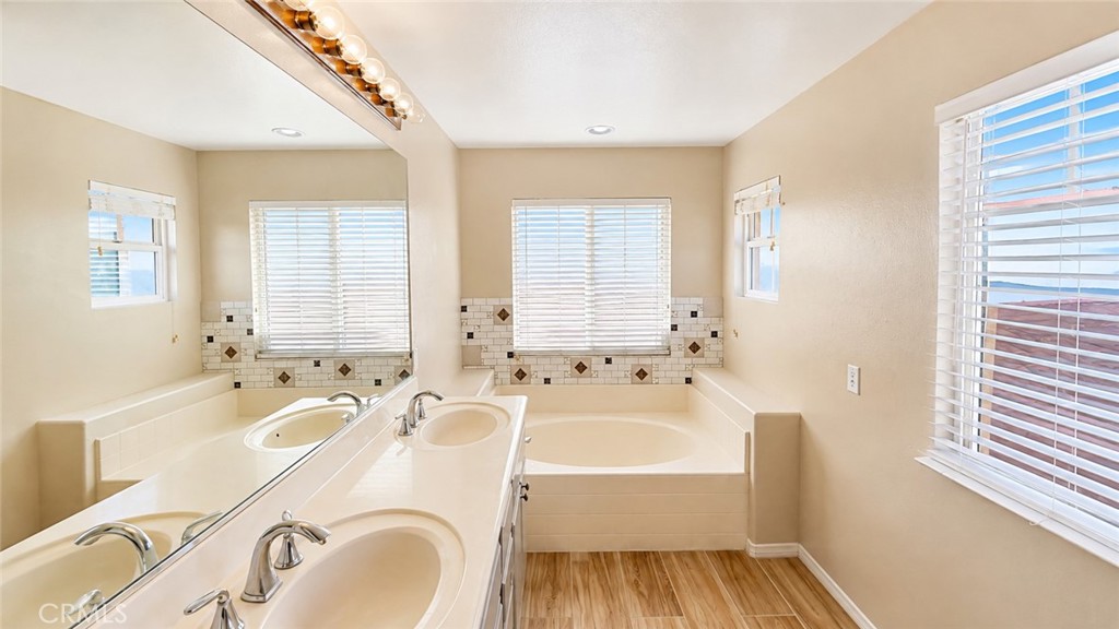 351 Jessica Property Photo 29