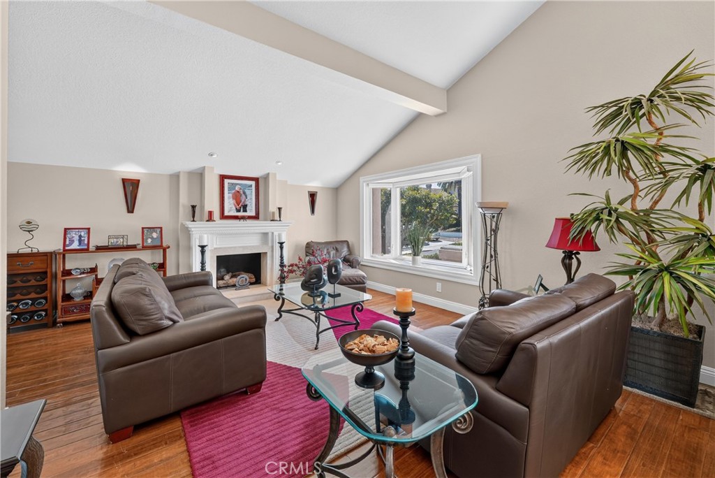 22852 Buendia Property Photo 7