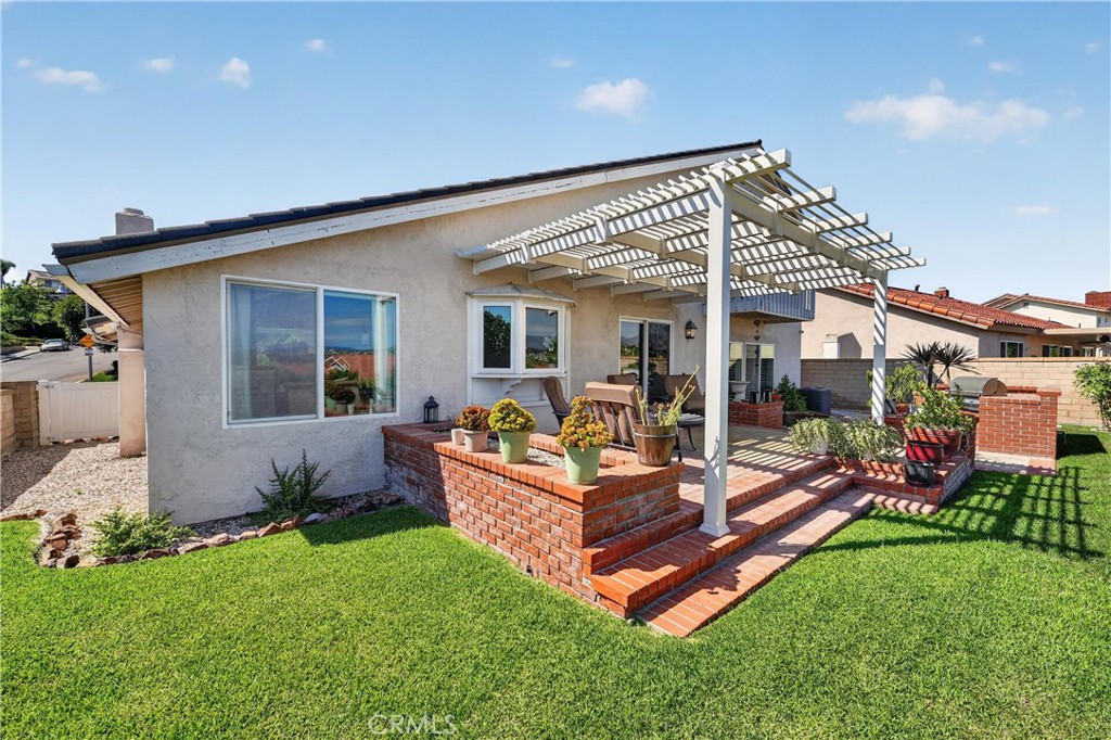 22852 Buendia Property Photo 32
