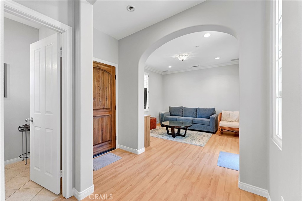 53 Clouds Property Photo 3