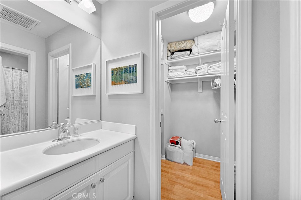 53 Clouds Property Photo 22