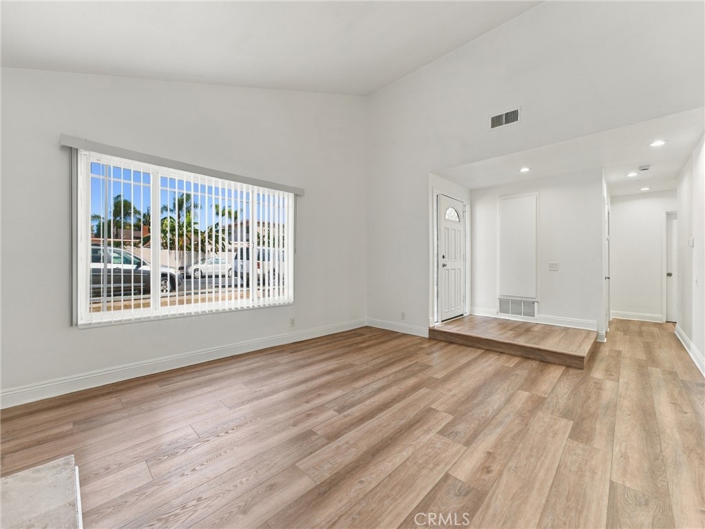 330 W Devonshire Drive Property Photo 7