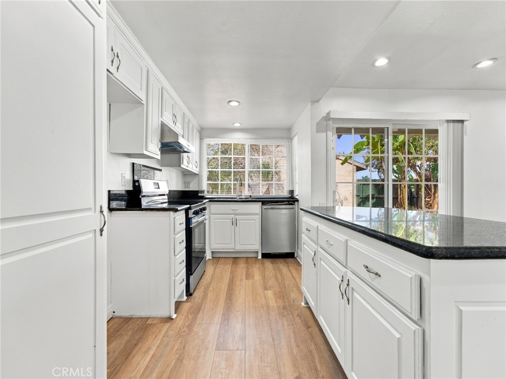 330 W Devonshire Drive Property Photo 11