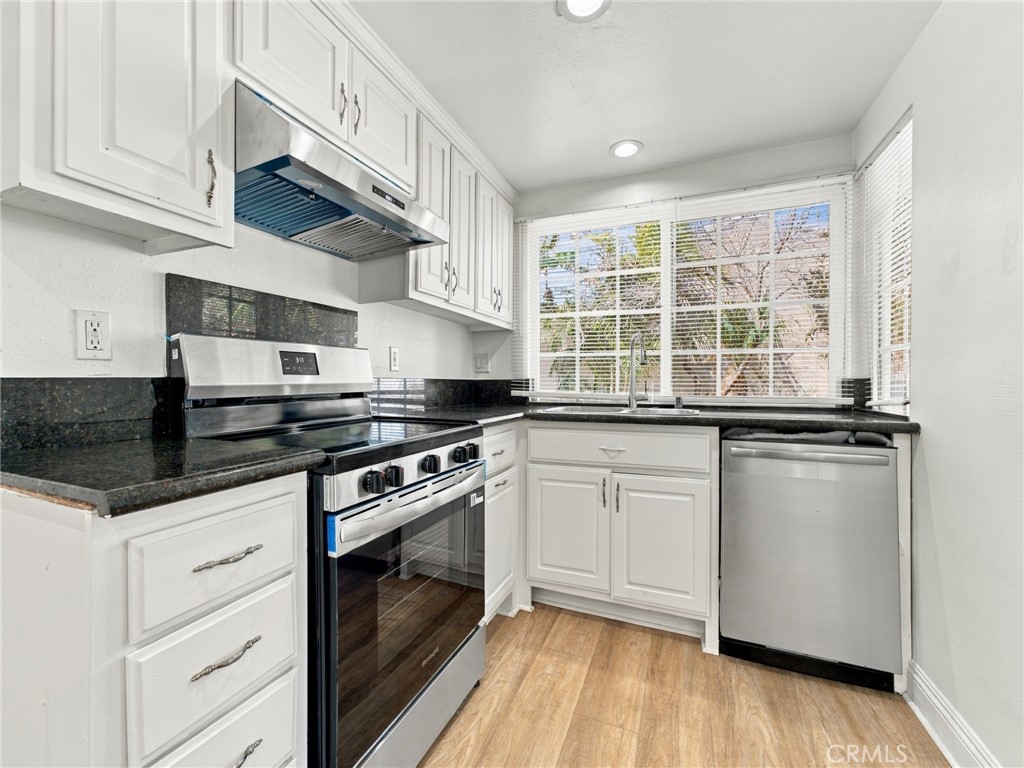 330 W Devonshire Drive Property Photo 13