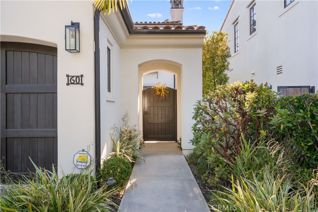 60 Sidney Bay Property Photo 4