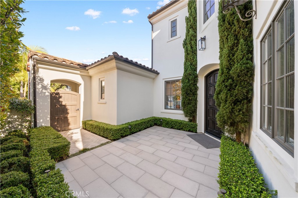 60 Sidney Bay Property Photo 6