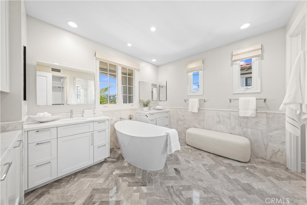 60 Sidney Bay Property Photo 36