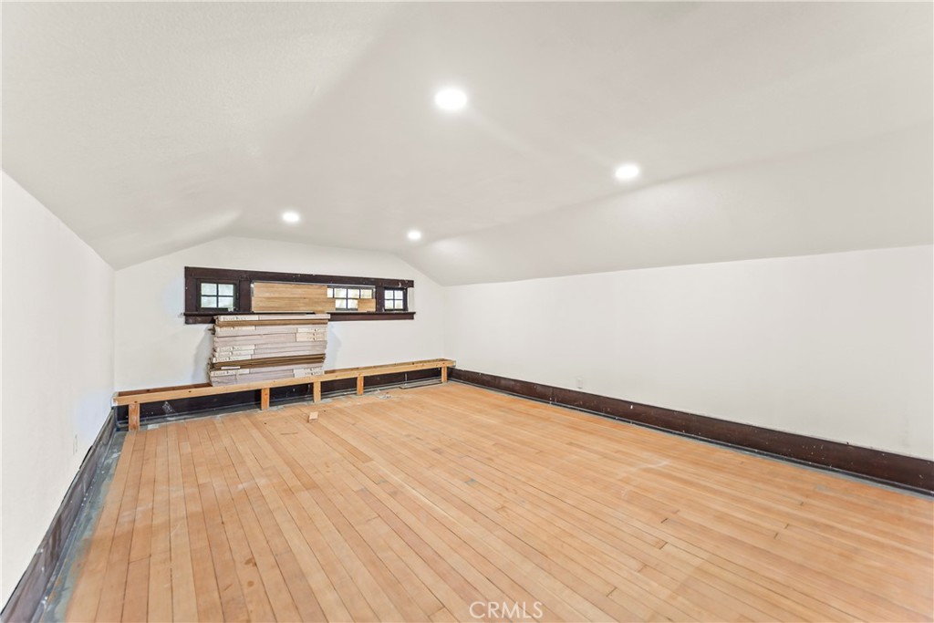 2320 W 25th Property Photo 24