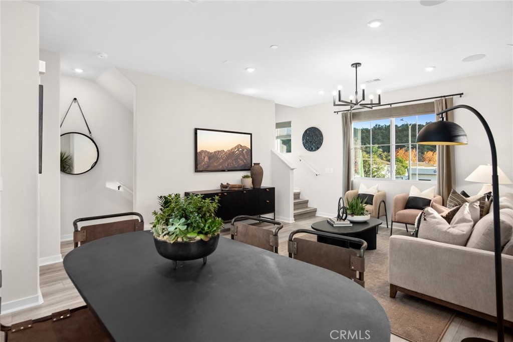 548 Gregory Way Property Photo 3