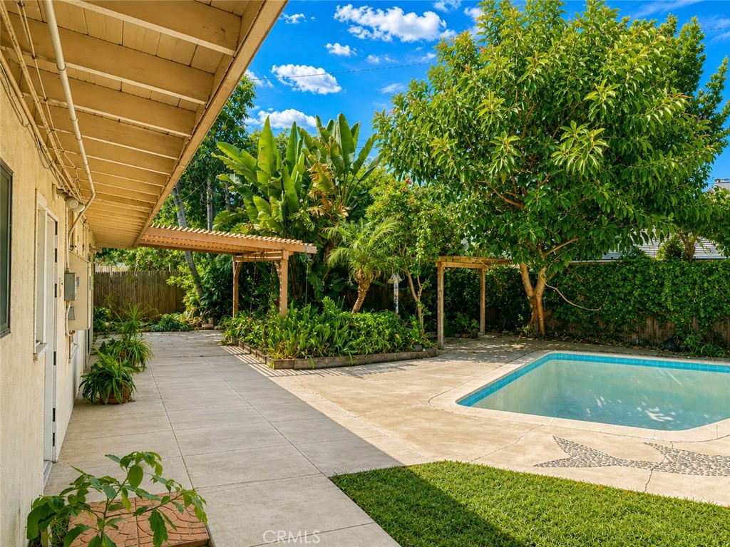 2239 Catherine Property Photo 2