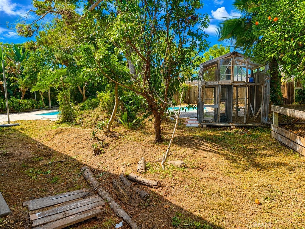 2239 Catherine Property Photo 3