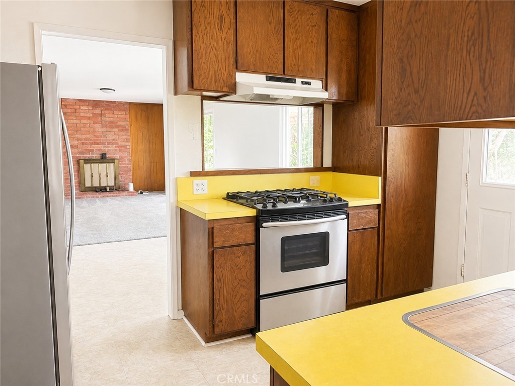 2239 Catherine Property Photo 9