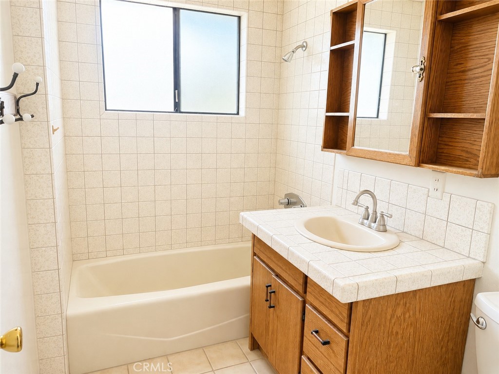 2239 Catherine Property Photo 17