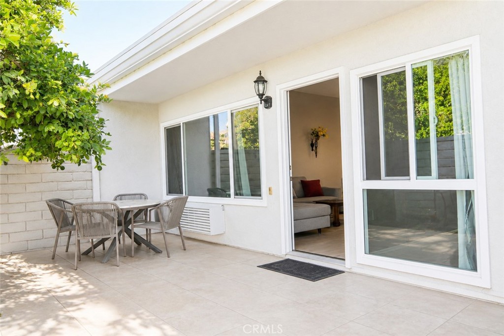 2131 Via Puerta F Property Photo 9