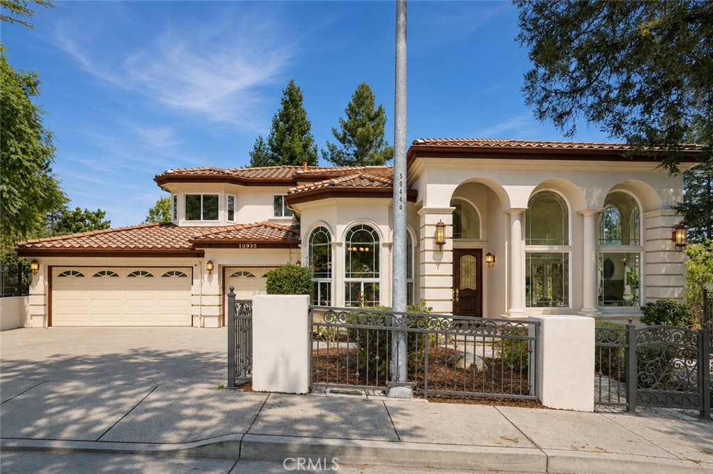 10935 Miramonte Property Photo 3