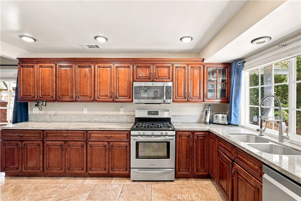 24112 Valyermo Property Photo 11
